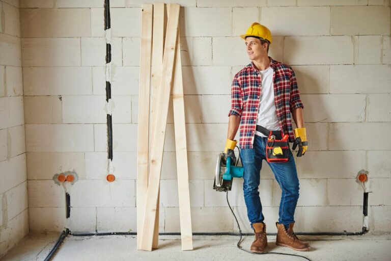 portrait-confident-young-carpenter_329181-15653
